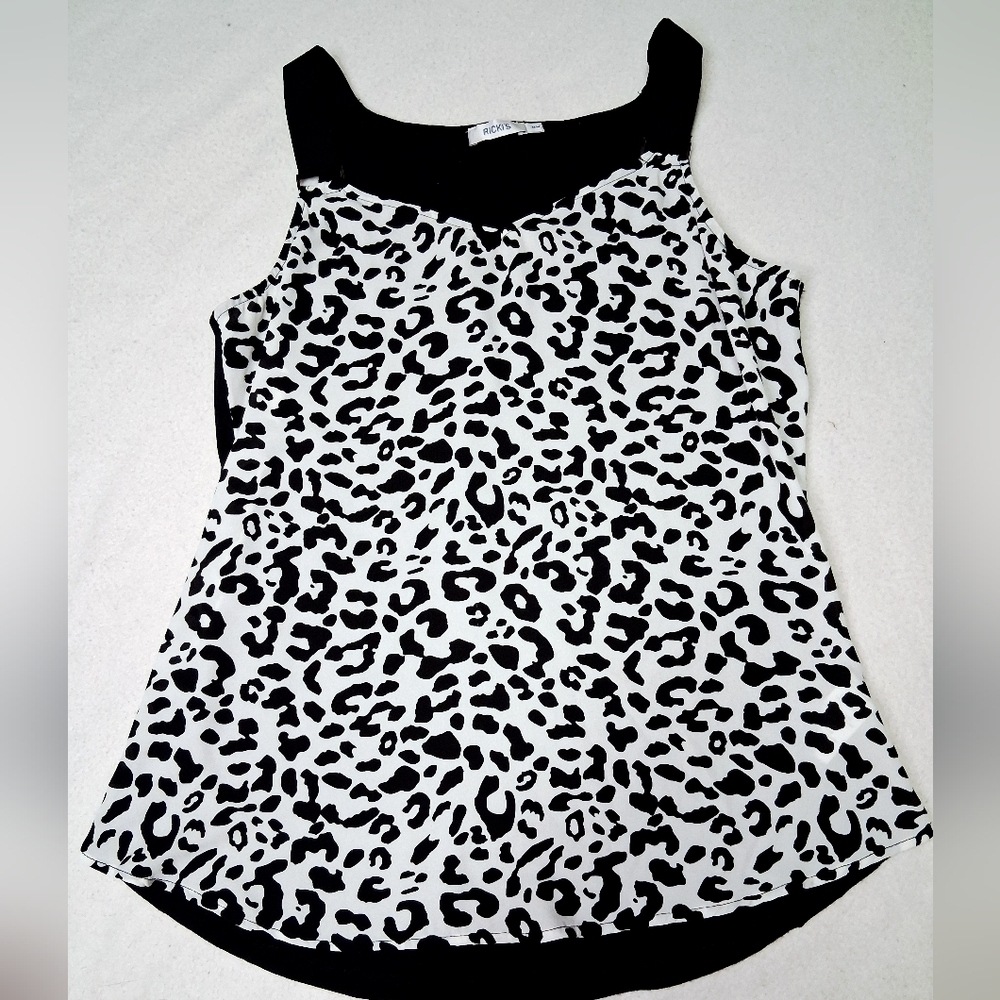 4/20$➡️ Ricki's Monochrome Leopard Print Blouse